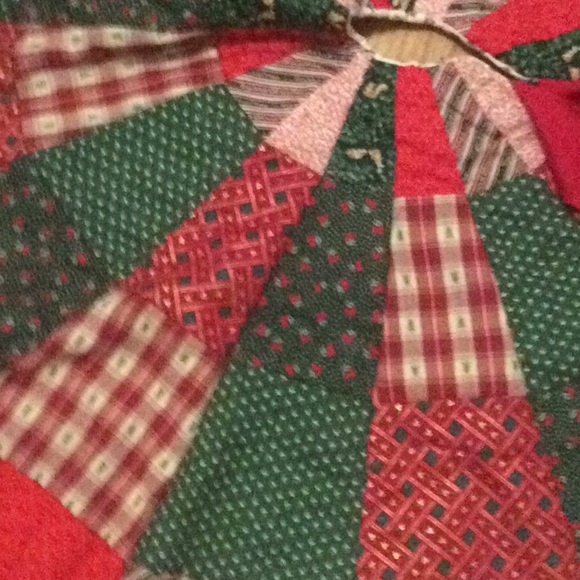 Vintage Quilted Tree Skirt - Picture 2 of 3